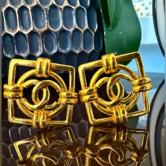 CHANEL Jewelry - LOT 2065a 24K gold plated CHANEL vintage square CC logo clip on earrings